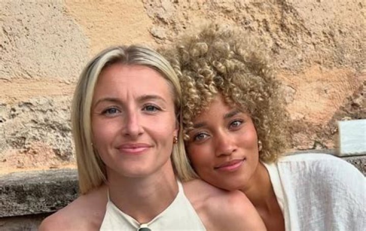 Leah Williamson's Partner Elle: A Comprehensive Insight